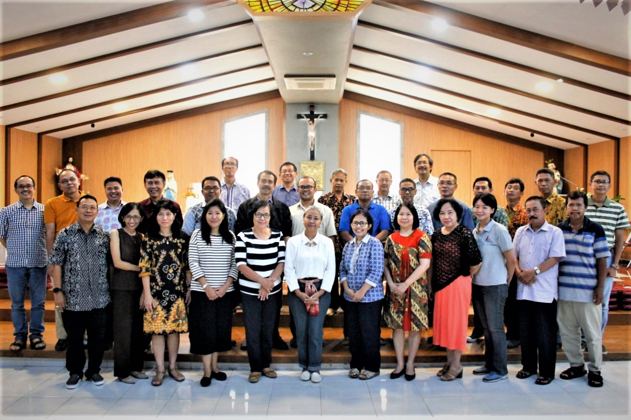 Romo Deken Ajak Tingkatkan Pelayanan kepada Umat